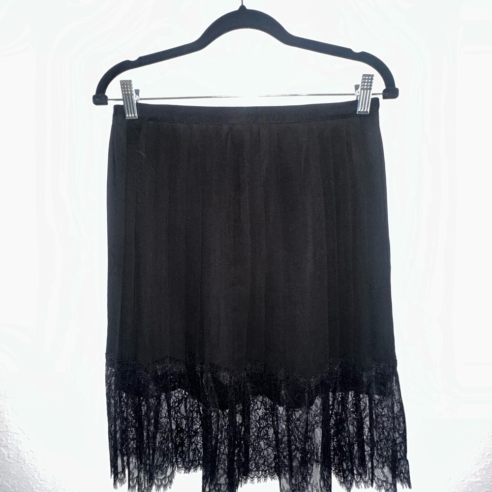 NWOT Victoria's Secret Pleated Lace Black Skirt size 4 - Picture 2 of 5